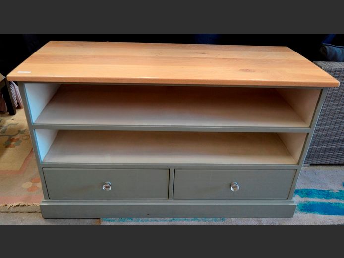 GREY PAINTED & OAK TOP 2-DRAWER TV STAND, 120 x 51 x 71cm [#: 422545813]