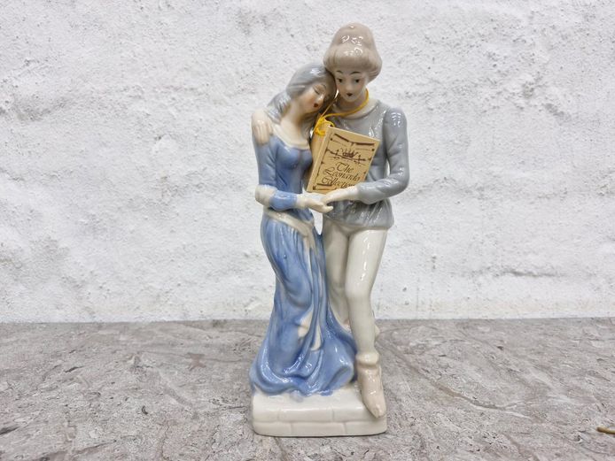 Leonardo Collection Porcelain Embracing Couple Figurine