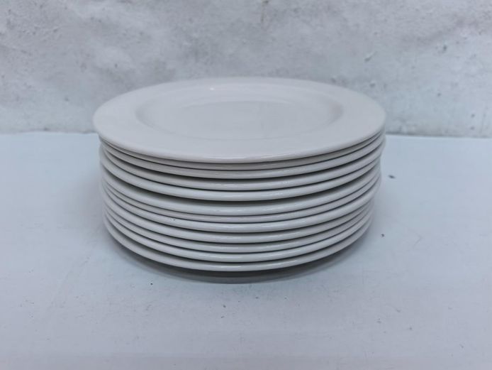 Set of 12 Continental Vitrified White Hotelware Entrée Plates