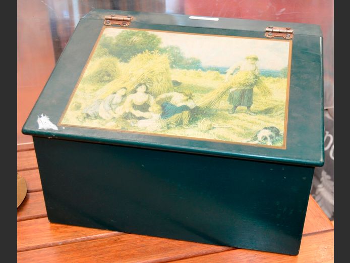 GREEN PAINTED VINTAGE LOOK BREAD BIN, 37 x 27 x 24cm