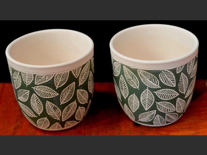 PAIR CERAMIC GREEN LEAF DECORATED PLANTERS, 10.5 x 10cm