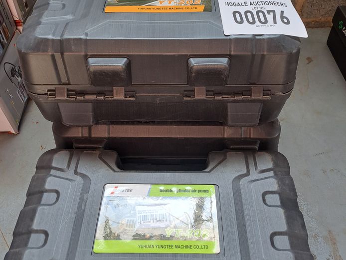 LOT OF 4 PORTABLE AIR COMPRESSOR (NOT TESTED)