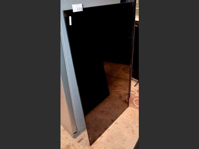 HISENSE 55" TV [Switches on, Screen cracked] ### LICENCE PLEASE ###