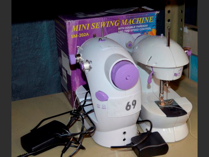 LOT OF 3: MINI SEWING MACHINES [Faulty]