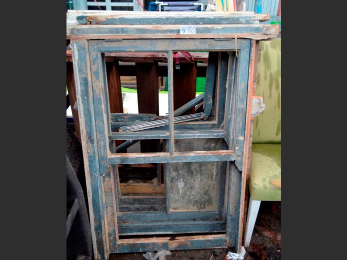 LOT: WOODEN WINDOW FRAMES [Damaged]