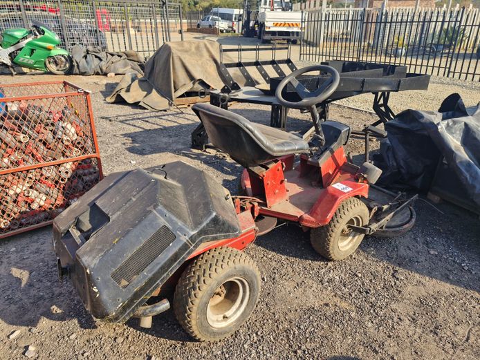 Unbranded Ride-On Lawnmower (STC)