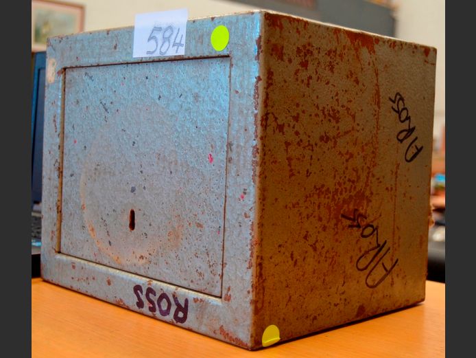 GREY METAL SAFE, 31 x 25 x 25cm [No keys]
