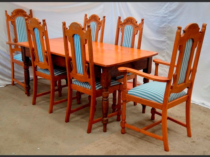 YELLOWWOOD & OREGON PINE DINING TABLE, 167 x 87 x 76cm [Top needs clamping] & SET OF 4 CARVED OAK DINING CHAIRS & 2 CARVERS WITH BLUE & WHITE STRIPED UPHOLSTERY