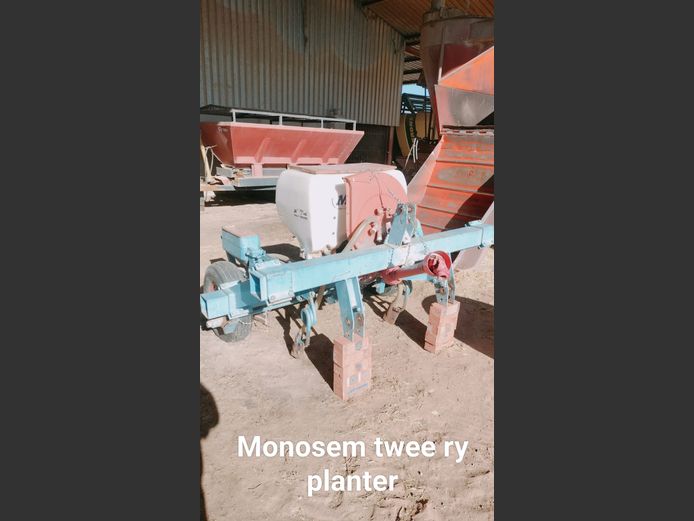 Monosem 2 ry planter en plate