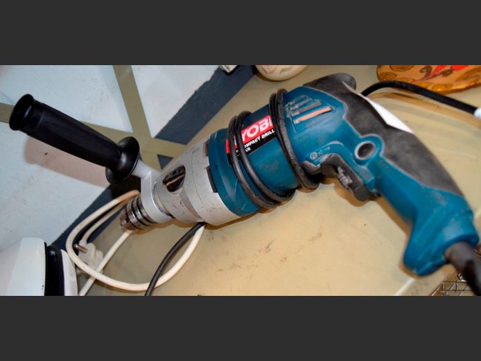 RYOBI DRILL [Switches on, untested further]