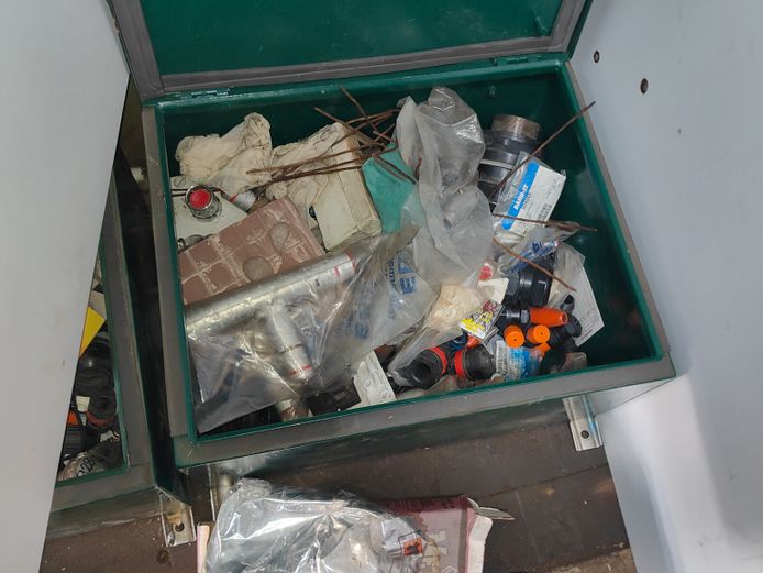 TOOL BOX INCLUDING FITTINGS AND CONNECTORS