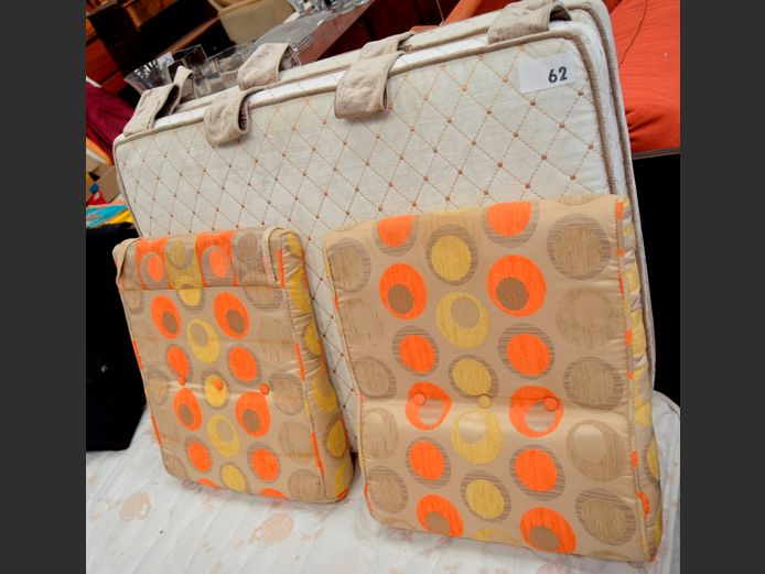 PAIR BEIGE, ORANGE & BROWN SCATTER CUSHIONS, etc
