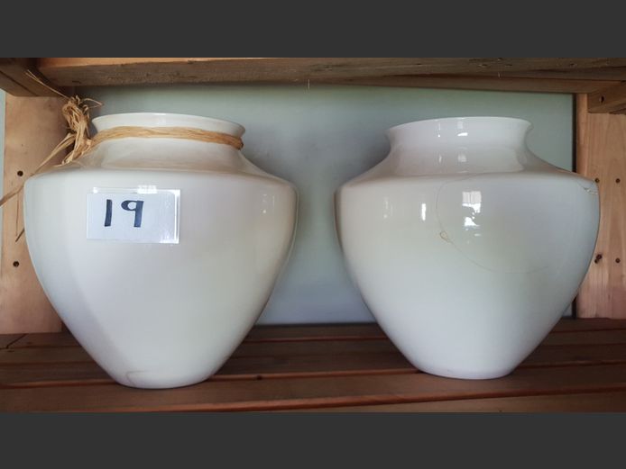 PAIR CREAM CERAMIC VASES [Crack to 1]