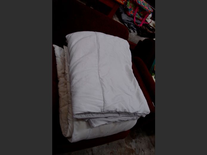 LOT: 2 x SINGLE DUVET INNERS