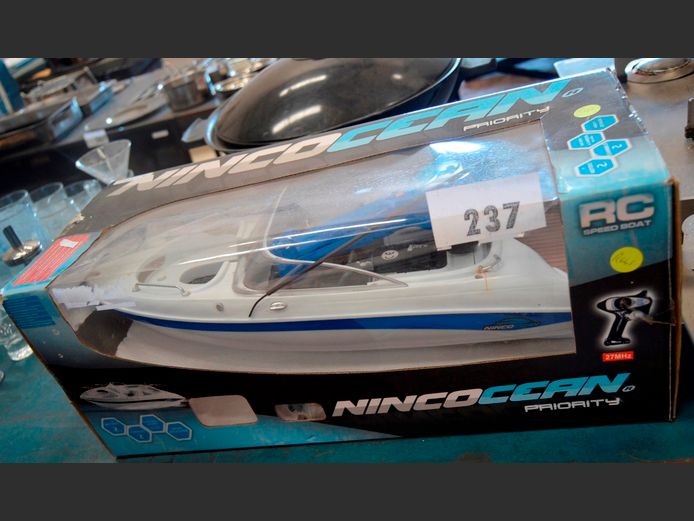 REMOTE CONTROLLED SPEED BOAT [Untested]