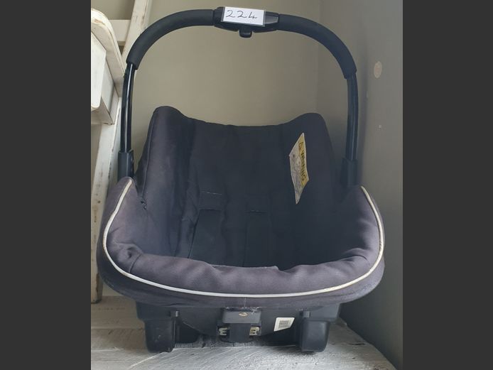BLACK CAR SEAT