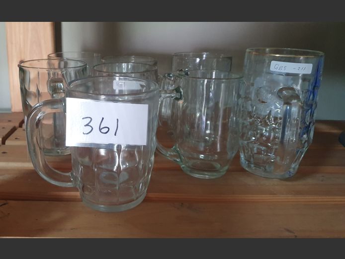LOT: 8 x GLASS BEER MUGS