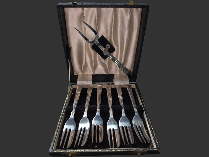 1 X SILVER EPNS CAKE FORKS