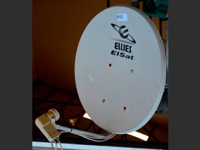 ELLIES SATELLITE DISH WITH LNB