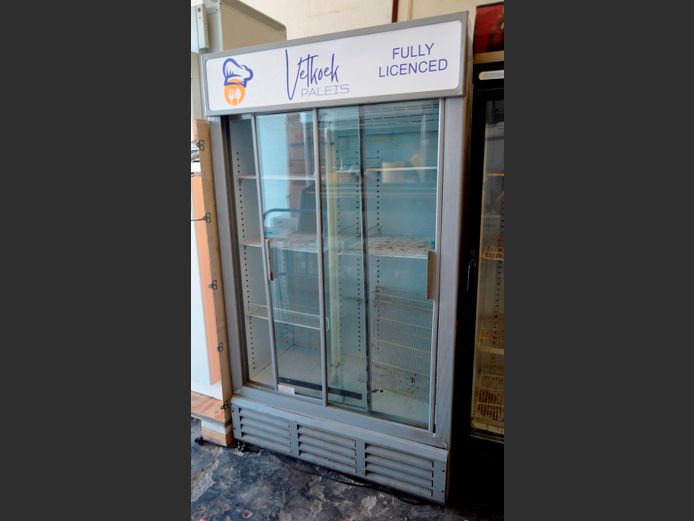 GLASS FRONT DOUBLE SLIDING DOOR COOLDRINK FRIDGE, 114 x 65 x 198cm [Getting cold]
