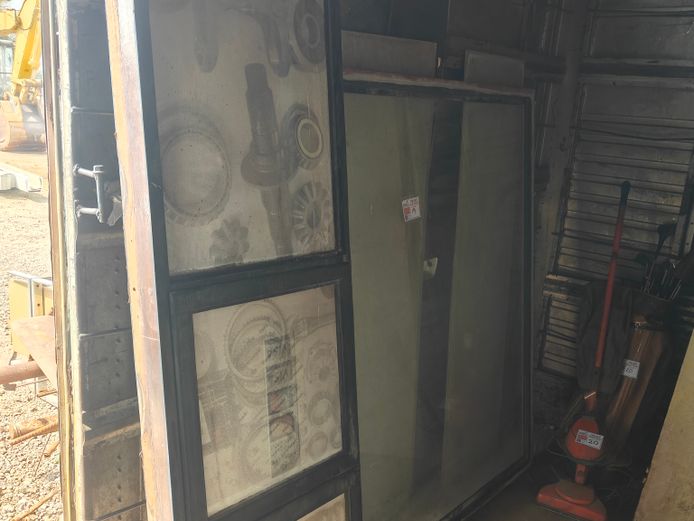 LOT WOODEN WINDOWS