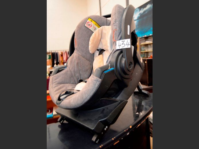 BE-SAFE BABY CAR SEAT [Needs a clean]