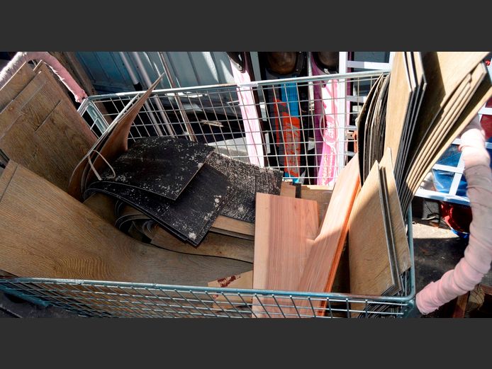 LOT: VINYL FLOORING [Excl. Bin]