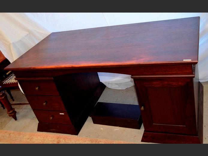 WETHERLYS MAHOGANY SINGLE DOOR, 3-DRAWER DESK, 160 x 80 x 77cm