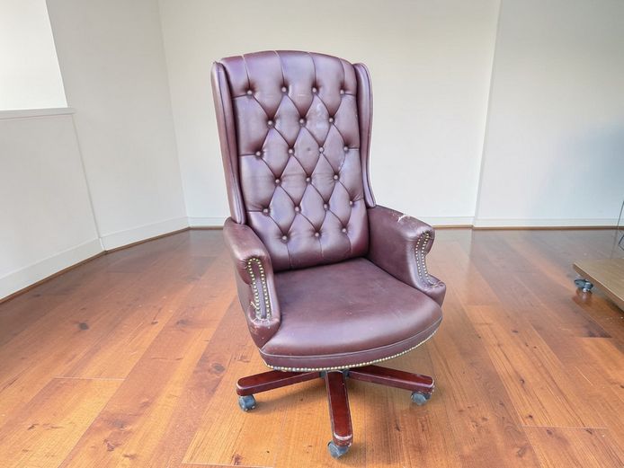 Executive Leatherette Tufted Swivel Office Chair