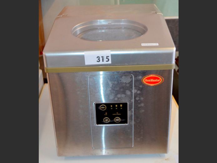 SNOMASTER ICE MAKER [Switches on, untested further]