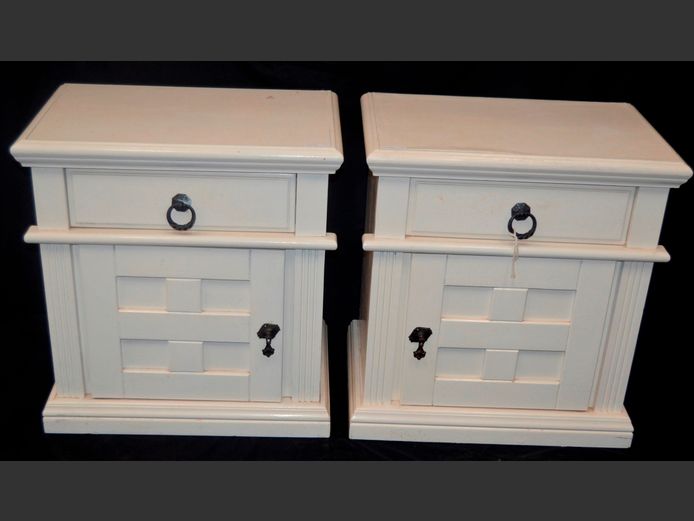 PAIR WHITE PAINTED SINGLE DOOR, SINGLE DRAWER BEDSIDE PEDESTALS, 53 x 36 x 61cm