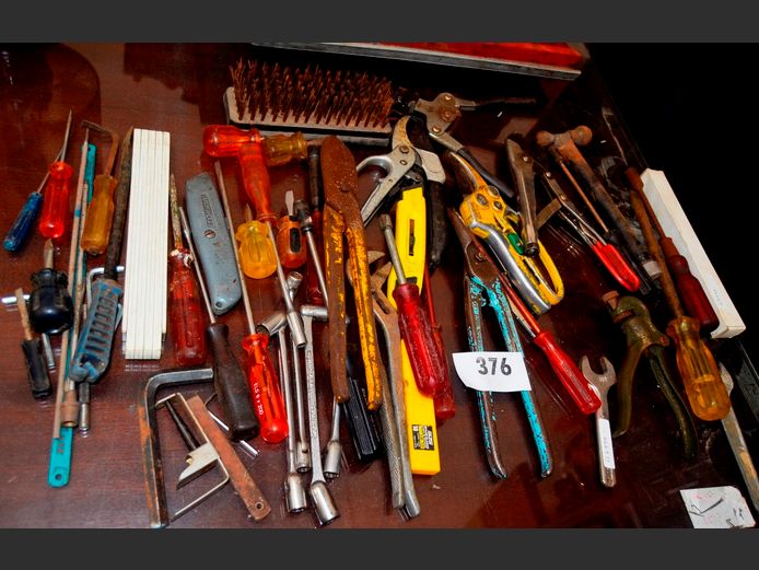 SCREWDRIVERS, GARDEN SHEARS, WIRE BRUSH, WATER PUMP PLIERS, etc