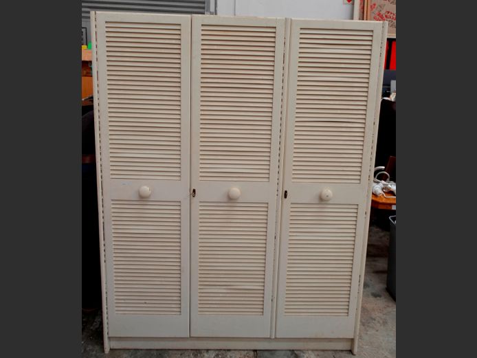 PINE UNDER WHITE PAINT 3-DOOR WARDROBE, 137 x 52 x 178cm