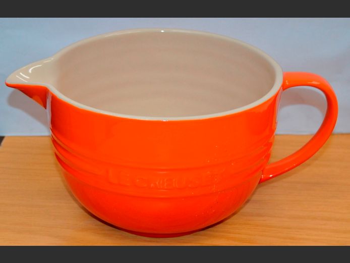 LE CREUSET STONEWARE BATTER BOWL, 18.5cm Diameter