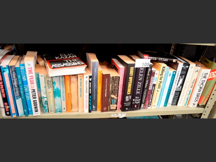 LOT: HARD COVER & PAPERBACK NOVELS