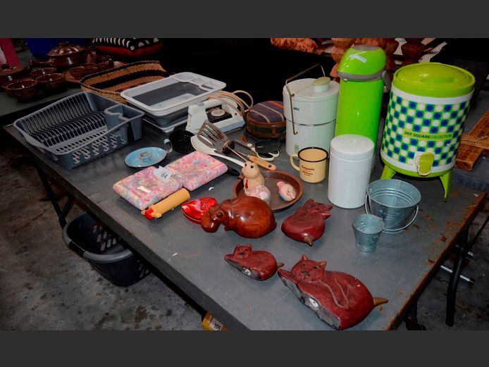 FLASKS, DRYING RACK, COMFORT 100 IRON, etc [Switches on]