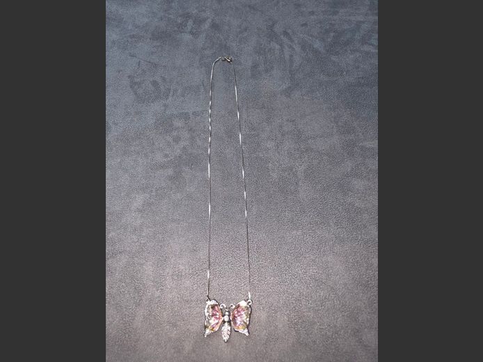 18K S/G NECKLACE WITH DIAMOND TOURMALINE BUTTERFLY PENDANT6.7g, 25 X ROUND CUT DIAM + 2 TOURMALINES