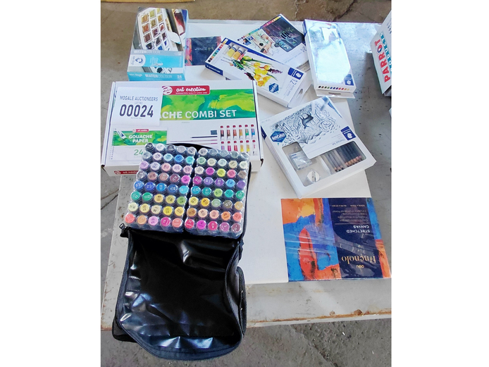 LOT OF ART SUPPLIES 