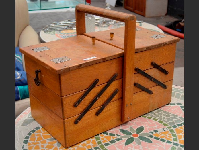VINTAGE OAK FOLDING SEWING BOX, 53 x 29 x 39cm
