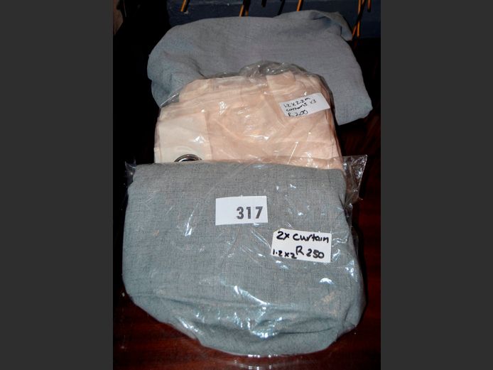 LOT: 2 x PAIRS CURTAINS