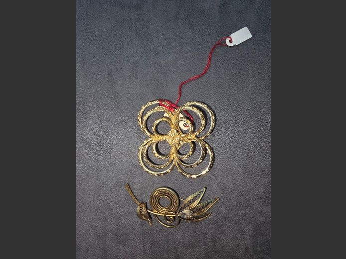 2 X GOLD PLATED BROACHES