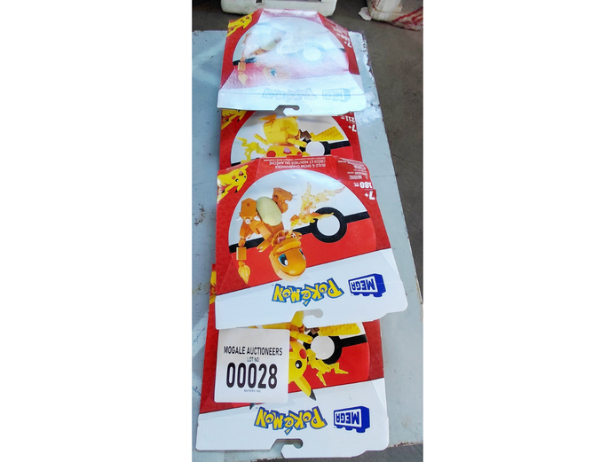 LOT OF 4 POKEMON BUILD & SHOW CHARMANDER