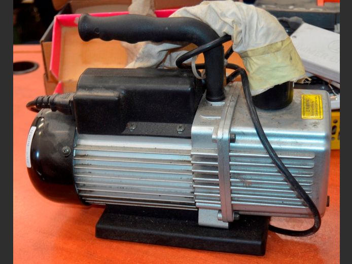 UNITHERM VACUUM PUMP [Switches on, untested further]