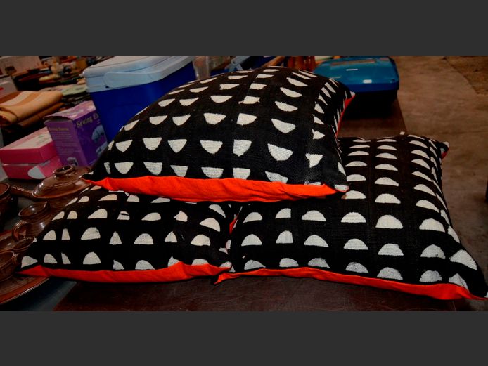 SET OF 3 BLACK, WHITE & RED SCATTER CUSHIONS
