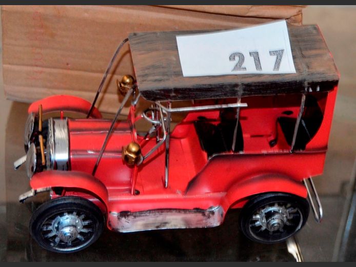 VINTAGE LOOK RED METAL CAR, 20 x 10 x 14cm