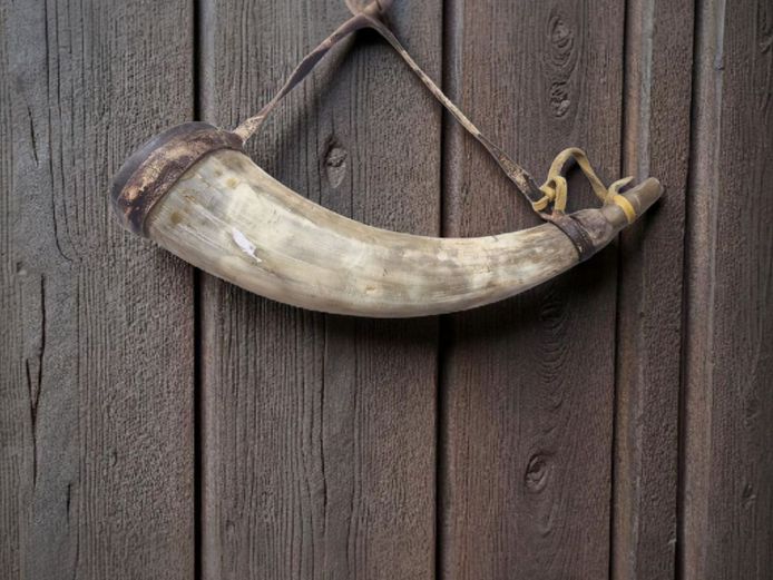 Antique Powder Horn with Leather