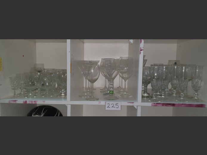 LOT ON 3 SHELVES: ASSORTED DRINKING GLASSES