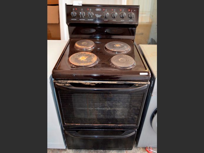 DEFY KITCHENAIRE THERMOFAN 4-PLATE STOVE [Untested, cooker plug, plates rusted]
