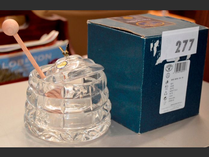 BOHEMIA CRYSTAL HONEY POT [Lid does not fit pot]