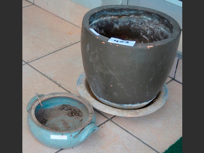 LOT: GLAZED PLANTER & A CONCRETE PLANTER